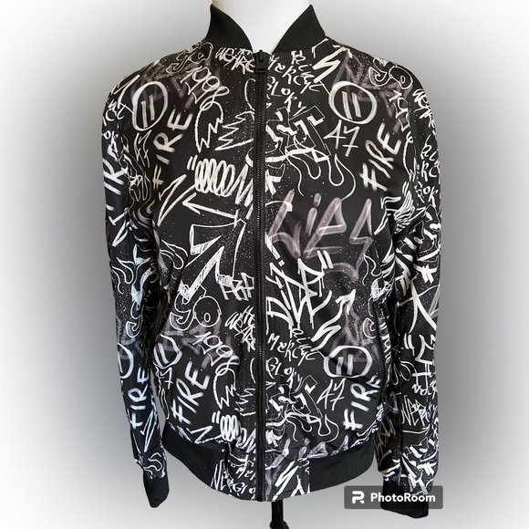 BERSHKA Graffiti-tagging design bomber jacket - Picture 1 of 6